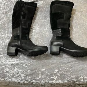 MJUS boots brand new